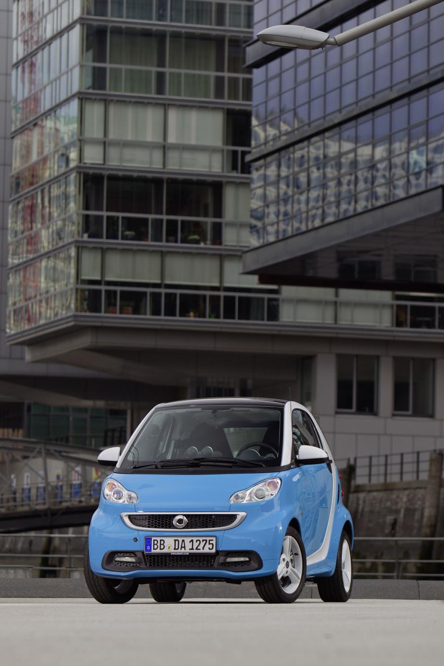  Smart ForTwo Edition Iceshine Coupe (C451) 2012 года  (фото 13 из 24)
